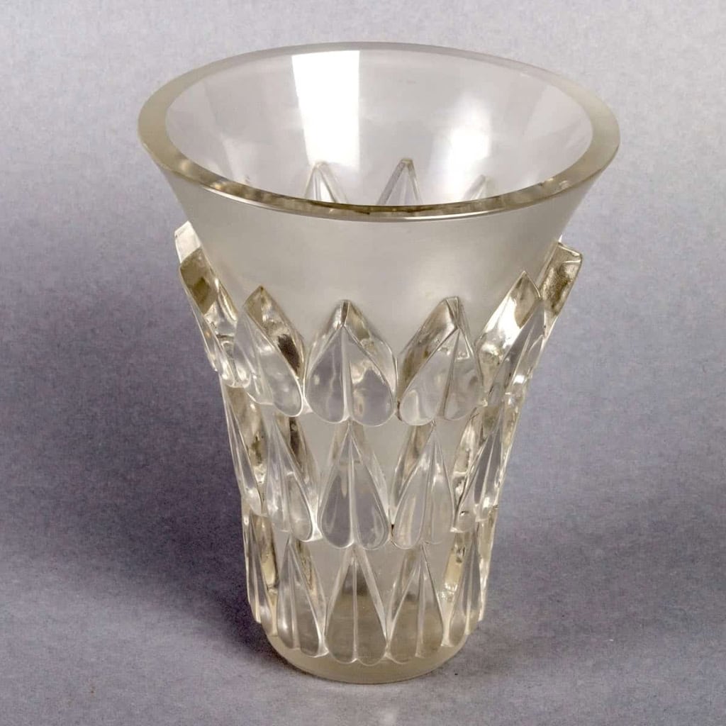 Vase « Feuilles » verre blanc de René LALIQUE | Biron Vase "Feuilles" verre blanc de René LALIQUE
