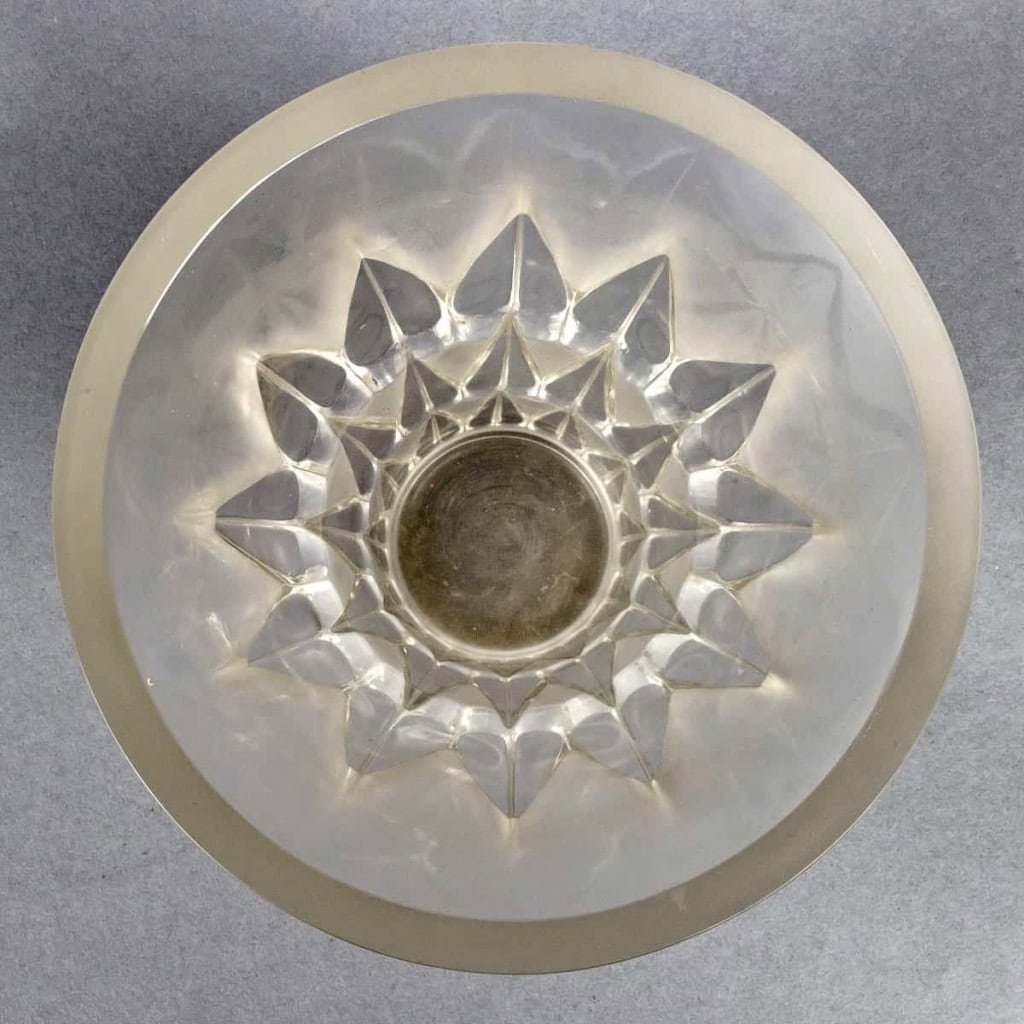 Vase « Feuilles » verre blanc de René LALIQUE | Biron Vase "Feuilles" verre blanc de René LALIQUE