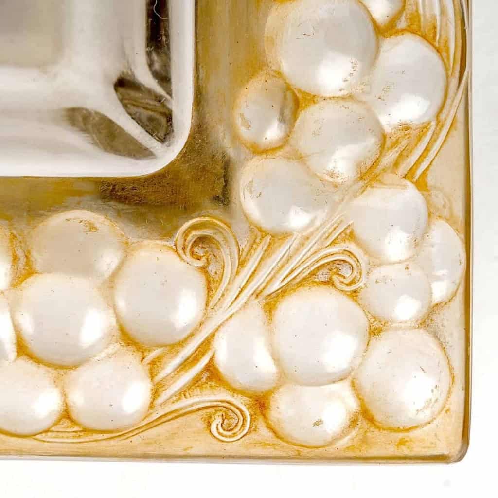 Coupe « Thoméry » verre blanc patiné sépia de René LALIQUE | Biron Coupe "Thoméry" verre blanc patiné sépia de René LALIQUE