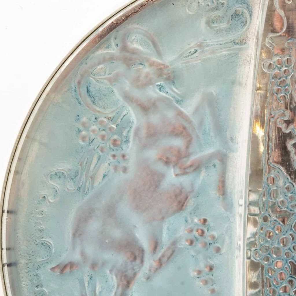 Miroir « Deux Chèvres » verre blanc patiné bleu – monture métal d’origine de René LALIQUE | Biron Miroir "Deux Chèvres" verre blanc patiné bleu - monture métal d'origine de René LALIQUE