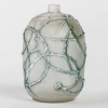 Vase « Eglantines » verre blanc patiné vert de René LALIQUE | Biron Vase "Eglantines" verre blanc patiné vert de René LALIQUE