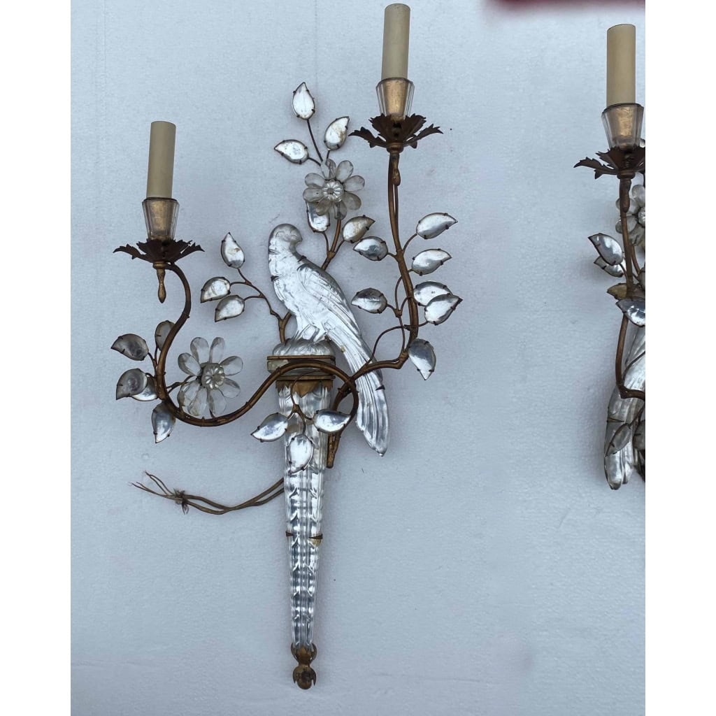 1950/70′ Paire d’Appliques à la Perruche Posée Sur Une Gaine, Maison Baguès H 63 cm | Biron 1950/70′ Paire d’Appliques à la Perruche Posée Sur Une Gaine, Maison Baguès H 63 cm