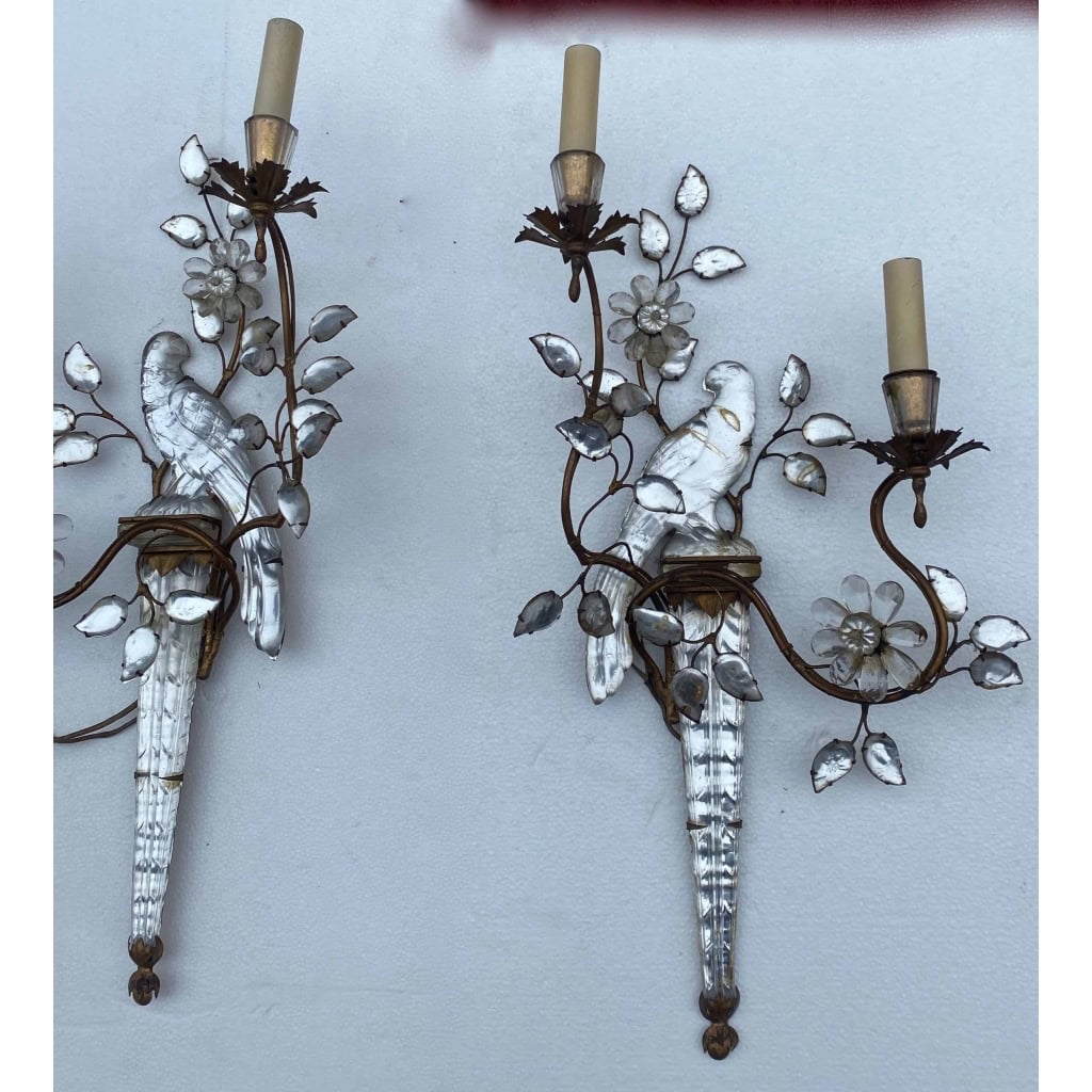 1950/70′ Paire d’Appliques à la Perruche Posée Sur Une Gaine, Maison Baguès H 63 cm | Biron 1950/70′ Paire d’Appliques à la Perruche Posée Sur Une Gaine, Maison Baguès H 63 cm