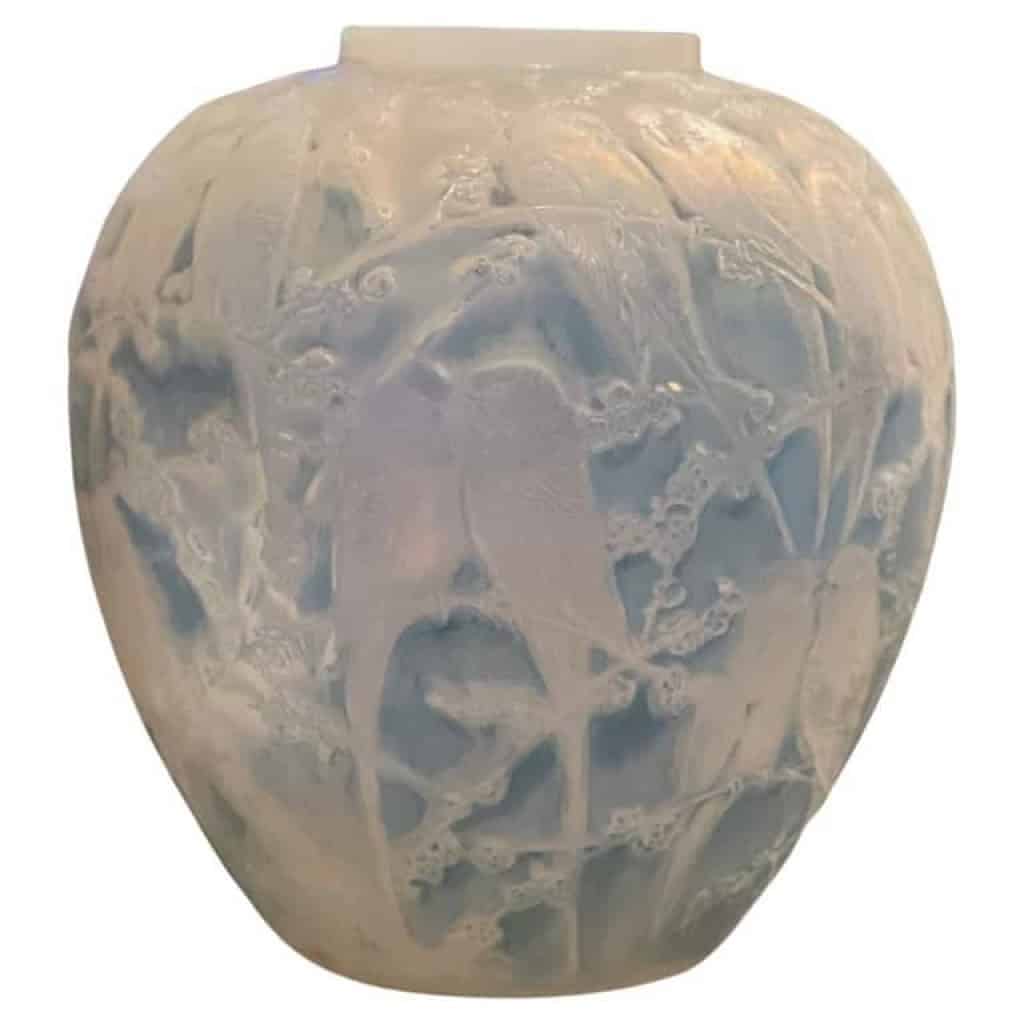 René Lalique Opalescent Vase « Perruches » 2