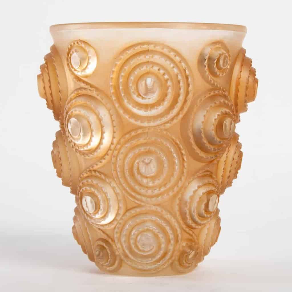 Vase « Spirales » verre blanc patiné sépia de René LALIQUE | Biron |||||
