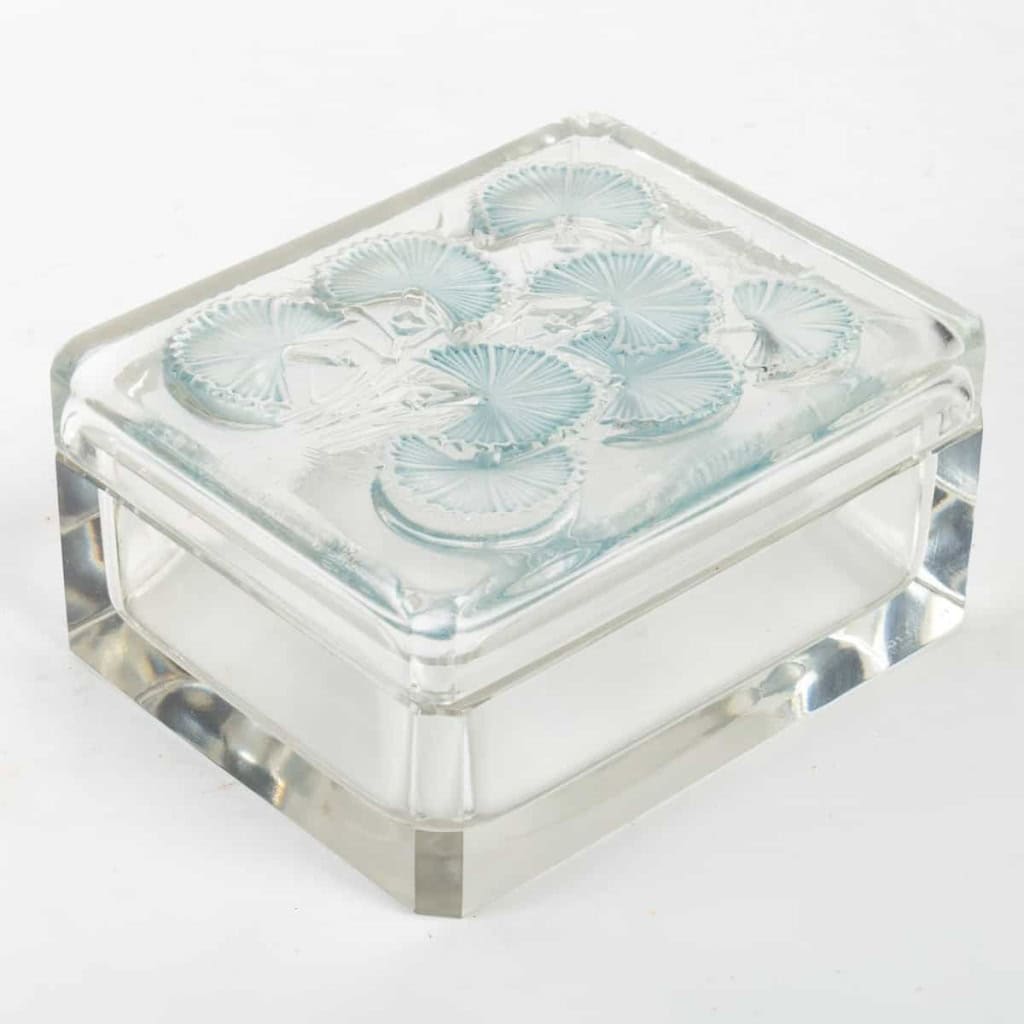Boîte « Bluets » verre blanc patiné bleu de René LALIQUE | Biron |||||||