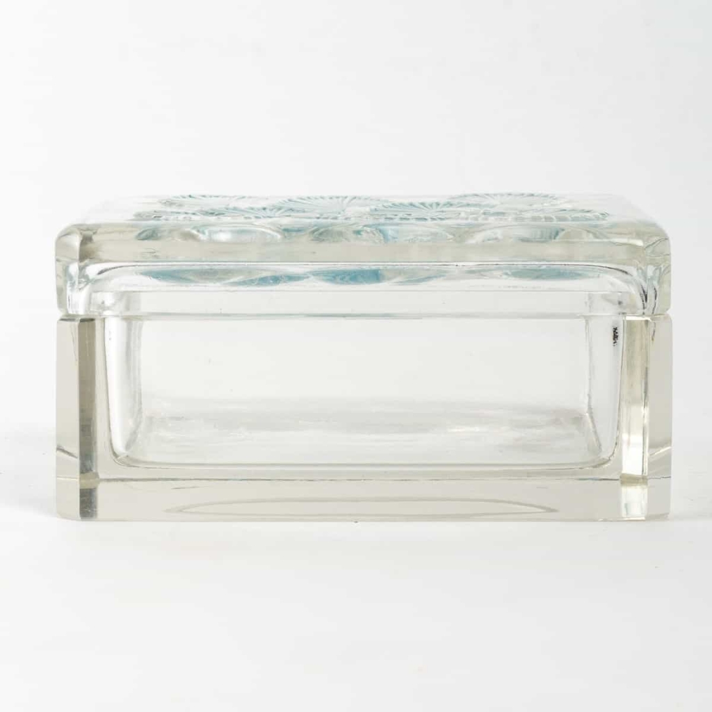 Boîte « Bluets » verre blanc patiné bleu de René LALIQUE | Biron Boîte "Bluets" verre blanc patiné bleu de René LALIQUE