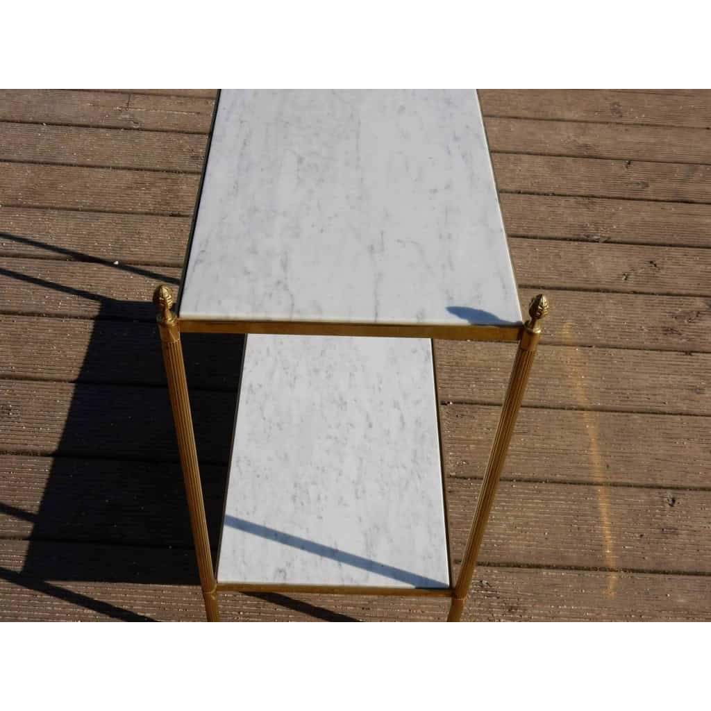 1950/70′ Paire d’Étagères ou Bouts de Canapés en Laiton Doré Plateaux Marbre Blanc Maison Baguès 4