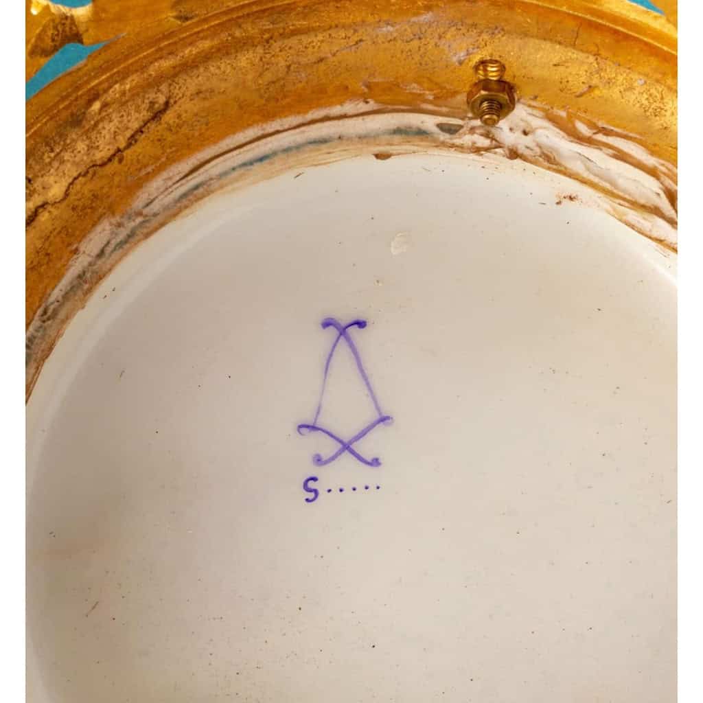 Une coupe en porcelaine de style sèvres, fin XIXème siècle | Biron Une coupe en porcelaine de style sèvres, fin XIXème siècle