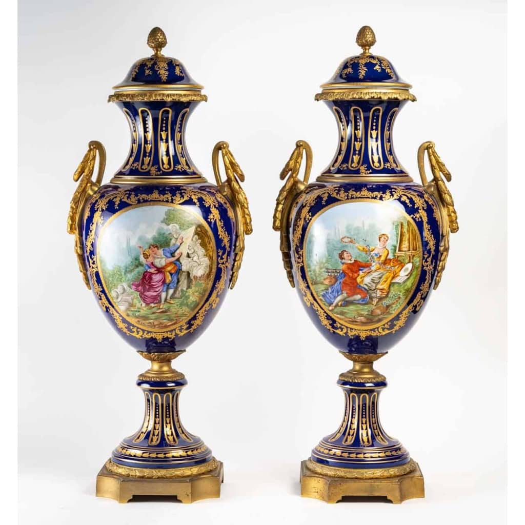 Paire de vases couverts en porcelaine et bronze, XXème siècle , Epoque Napoléon | Biron ||||||||||