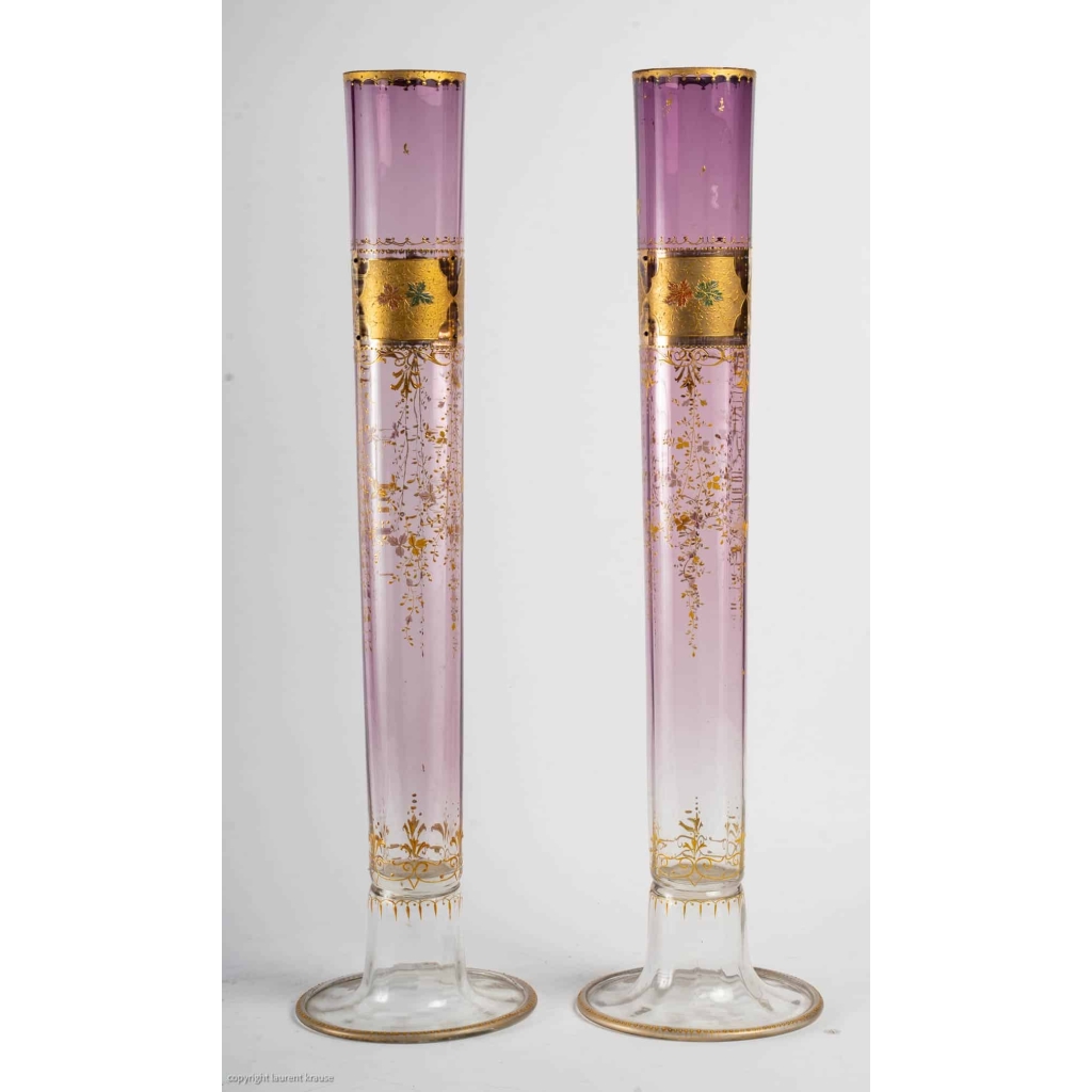Paire de grands vases en cristal rehaussés à l’or. Début XXème siècle. | Biron Paire de grands vases en cristal rehaussés à l'or. Début XXème siècle.
