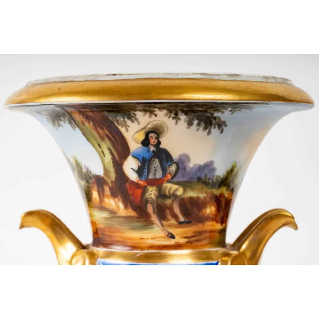 Paire de petit vase Medicis, fin du XIXème siècle, époque Napoléon III | Biron Paire de petit vase Medicis, fin du XIXème siècle, époque Napoléon III