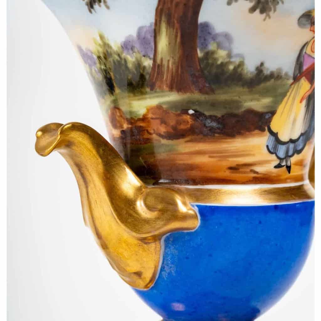 Paire de petit vase Medicis, fin du XIXème siècle, époque Napoléon III | Biron Paire de petit vase Medicis, fin du XIXème siècle, époque Napoléon III