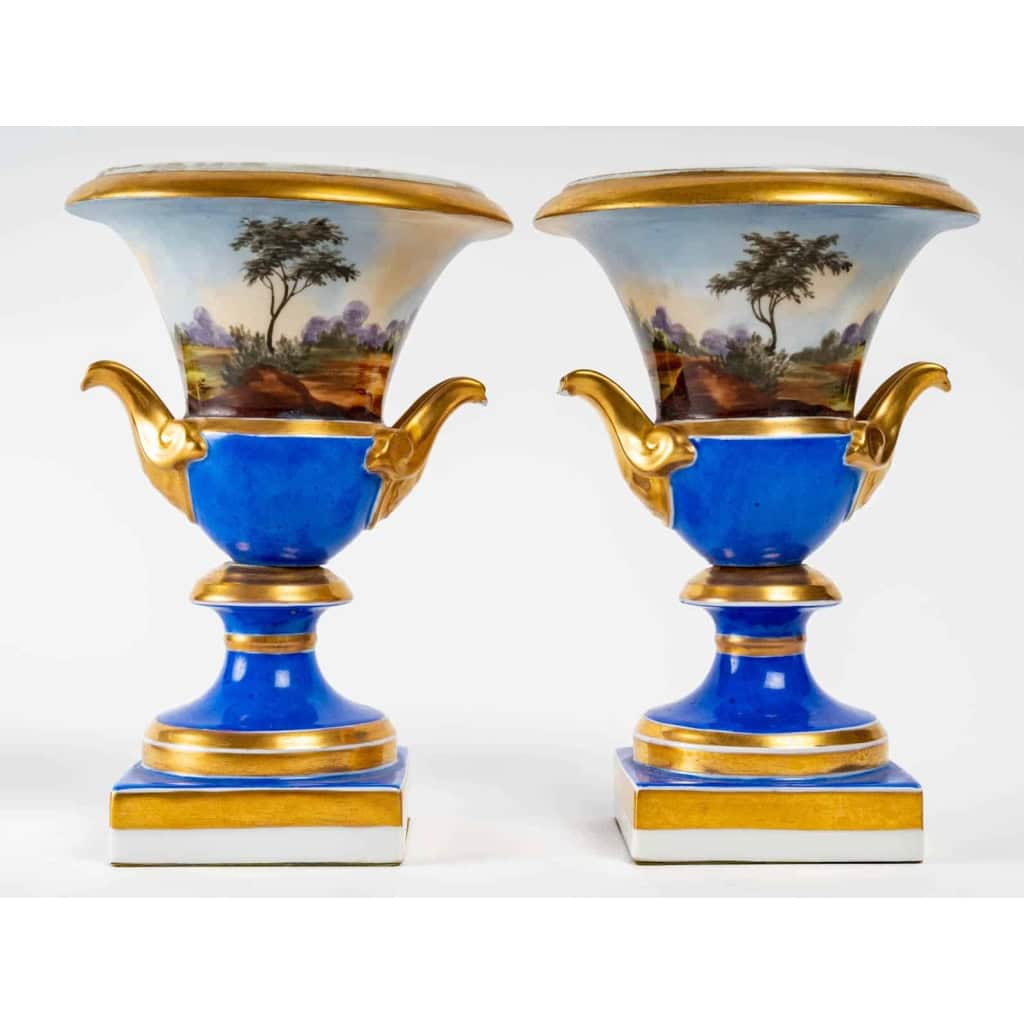Paire de petit vase Medicis, fin du XIXème siècle, époque Napoléon III | Biron Paire de petit vase Medicis, fin du XIXème siècle, époque Napoléon III