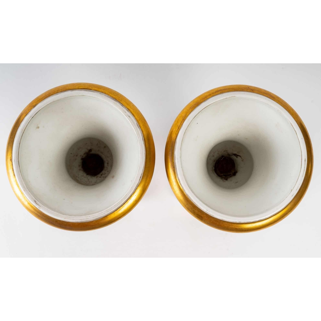 Paire de petit vase Medicis, fin du XIXème siècle, époque Napoléon III | Biron Paire de petit vase Medicis, fin du XIXème siècle, époque Napoléon III