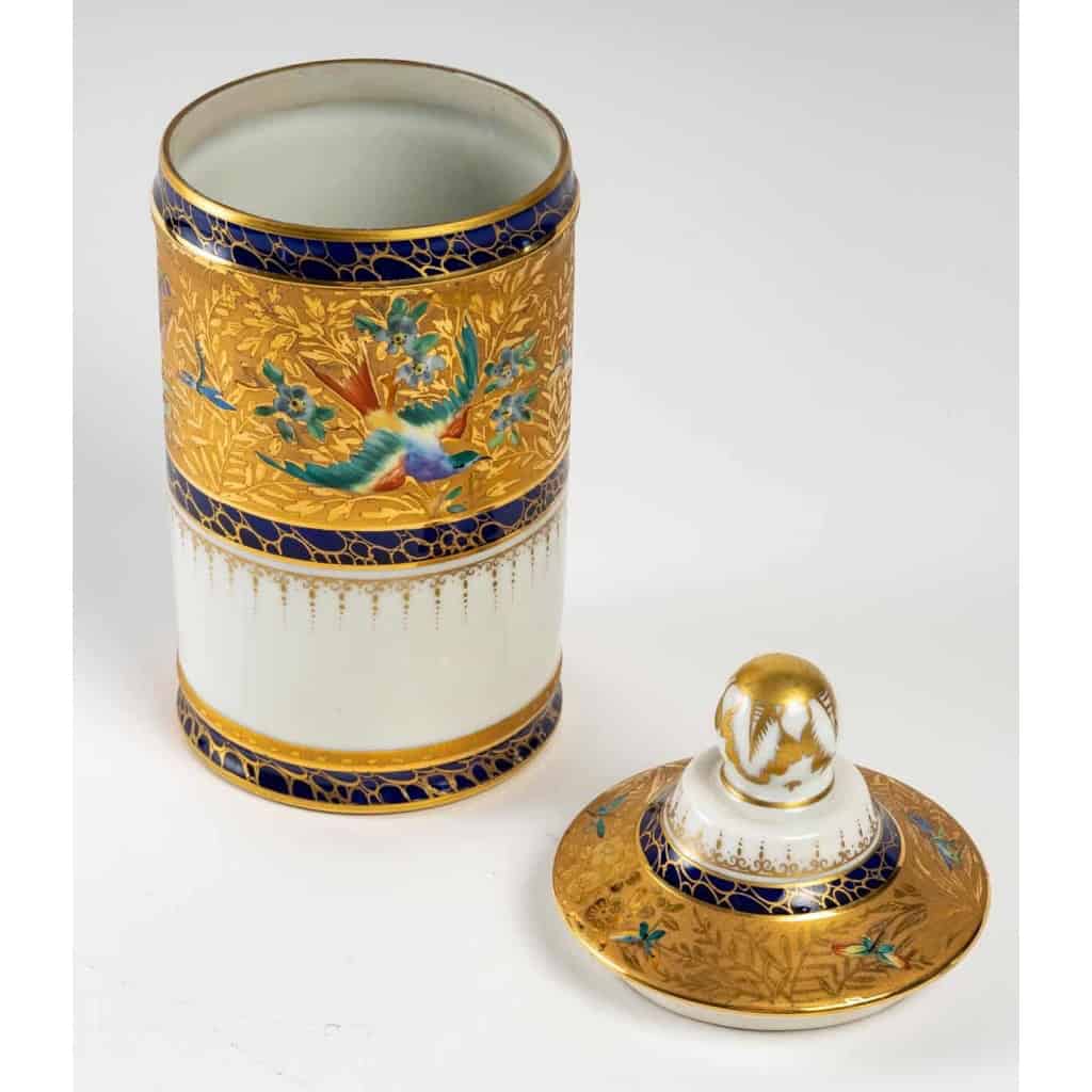 Pot couvert à motifs d’oiseaux, Le Tallec, XXème siècle | Biron Pot couvert à motifs d'oiseaux, Le Tallec, XXème siècle