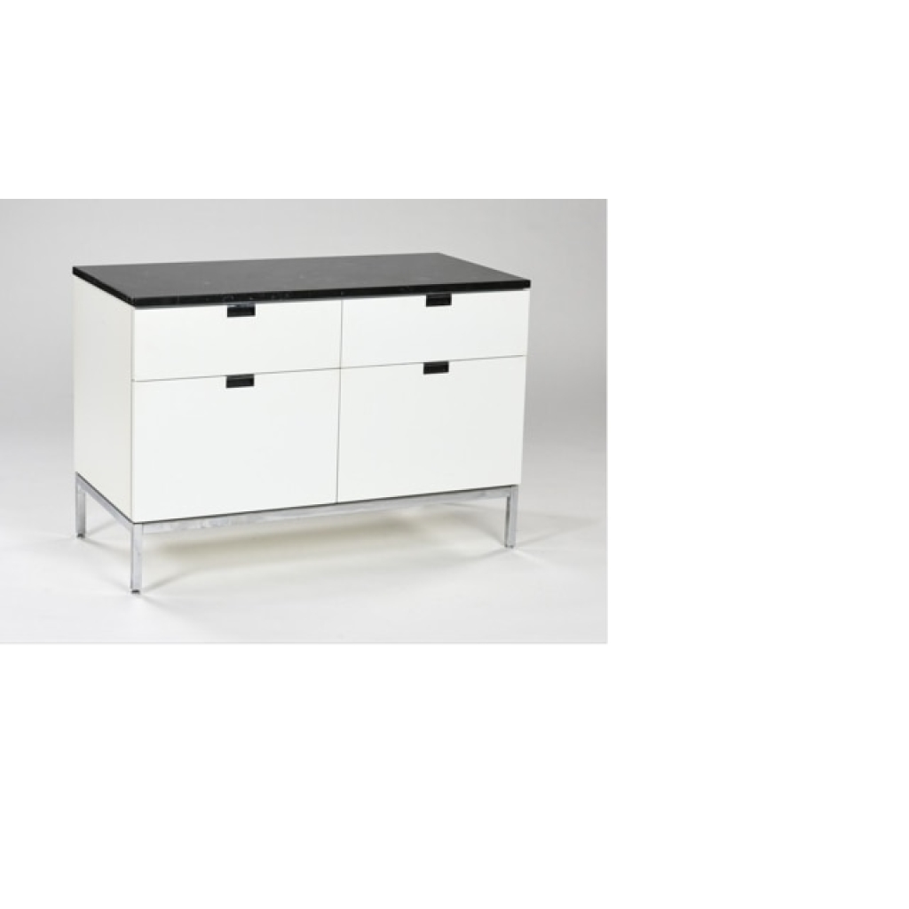 Buffet bas à corps en bois laqué blanc | Biron Buffet bas à corps en bois laqué blanc