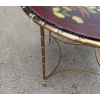 1950/70′ Table Basse Ronde Bronze Décor Palmier, Plateau Laque de Chine Rouge Style Maison Baguès
