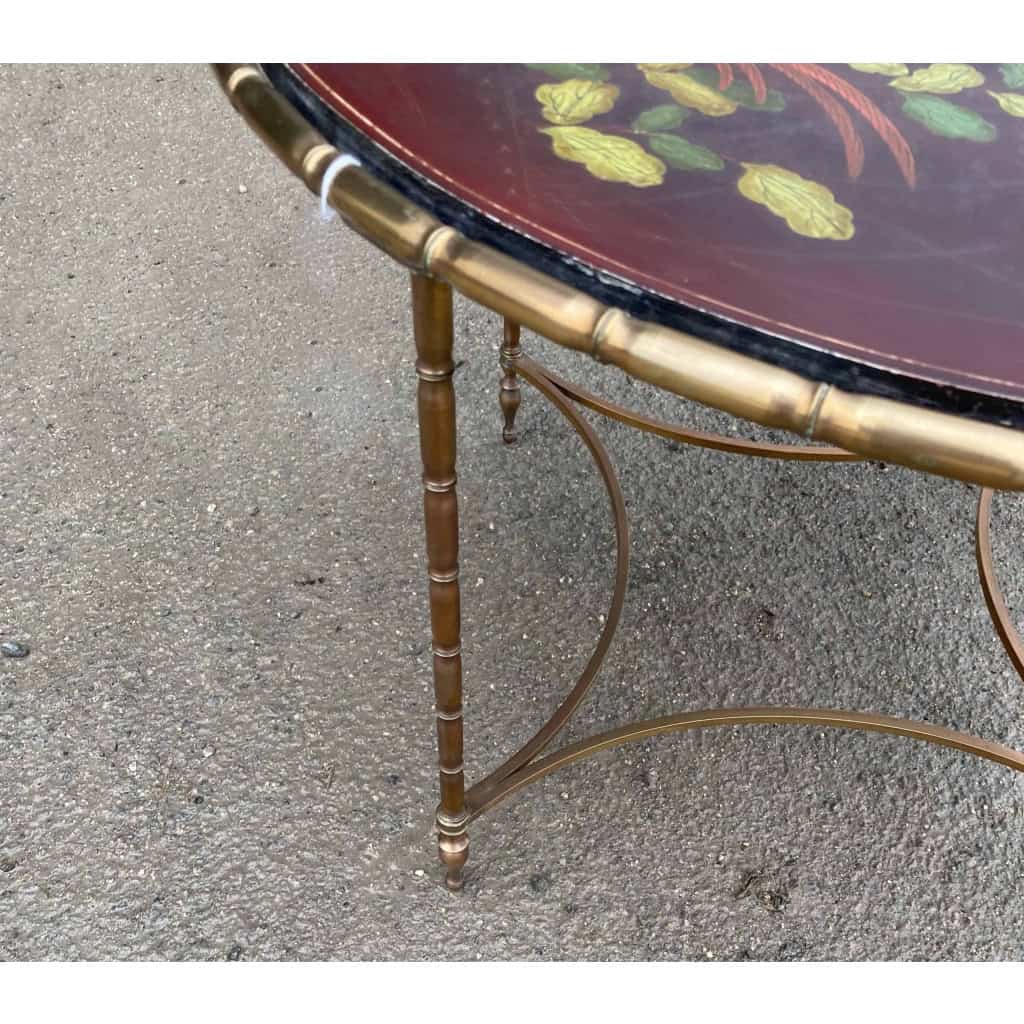 1950/70′ Table Basse Ronde Bronze Décor Palmier, Plateau Laque de Chine Rouge Style Maison Baguès