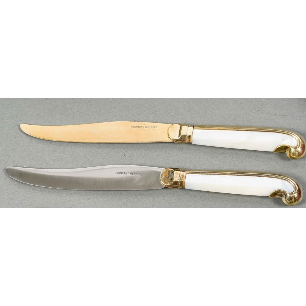 Froment Meurice - Coffret de 48 couteaux à crosse en nacre et vermeil XIXe Froment Meurice - Coffret de 48 couteaux à crosse en nacre et vermeil XIXe