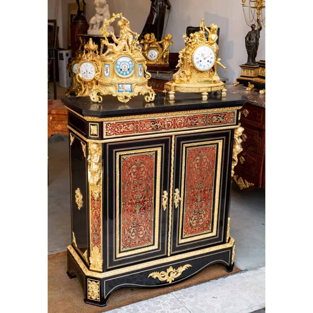 Meuble d’appui aux Putti en marqueterie Boulle de Style Louis XIV-Régence. Epoque Napoléon III, Circa 1850-1860. | Biron |||||||