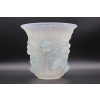 René Lalique. Vase blanc opalescent | Biron René Lalique. Vase blanc opalescent