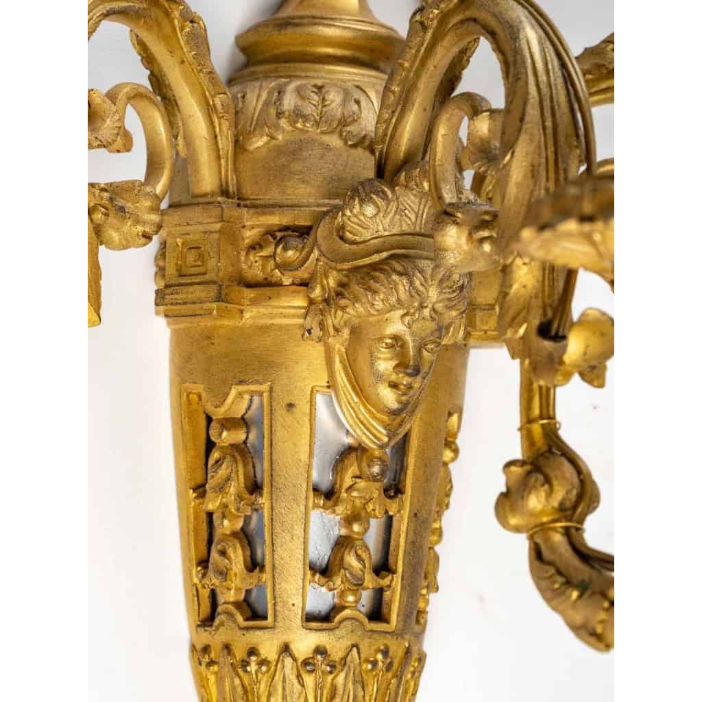Paire d'appliques en bronze doré, style Louis XVI, époque Napoléon III