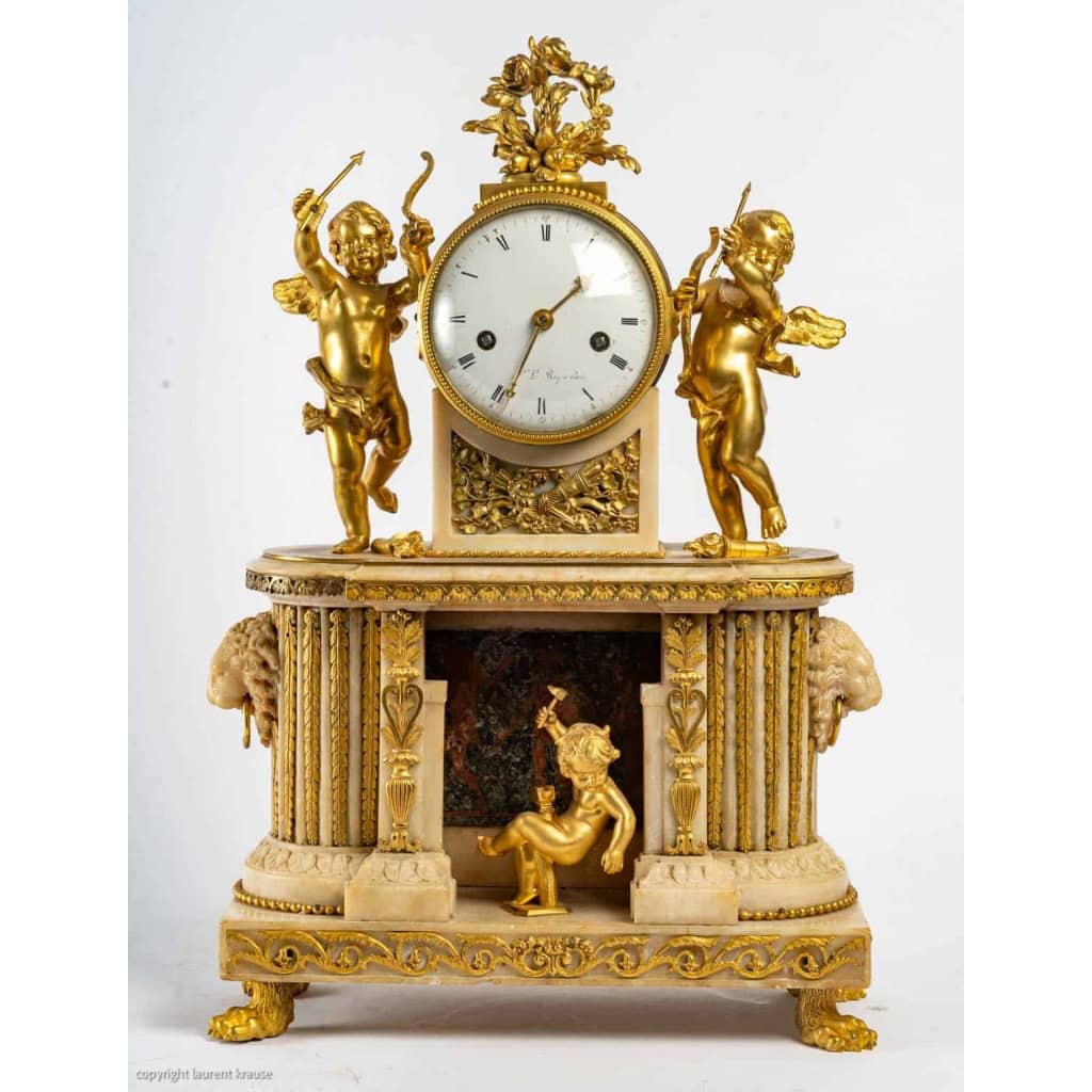 Pendule d’époque Louis XVI en bronze et albâtre sculpté | Biron ||||||||
