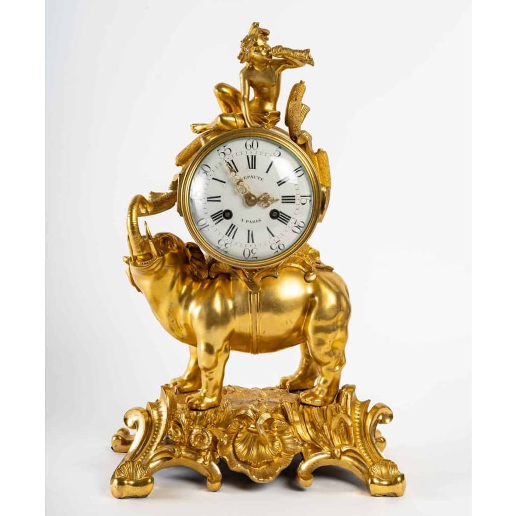 Pendule de style Louis XV. | Biron ||||||||