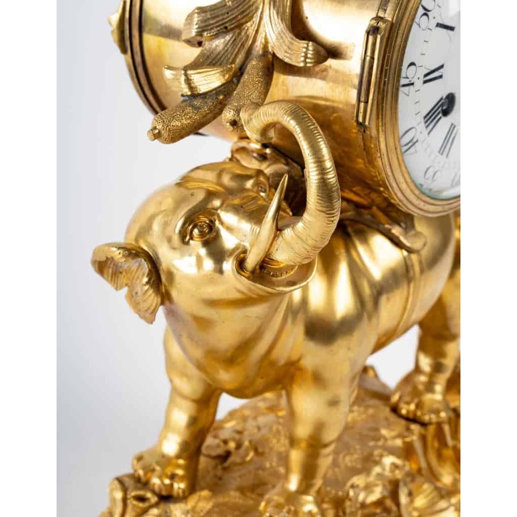Pendule de style Louis XV. | Biron Pendule de style Louis XV.