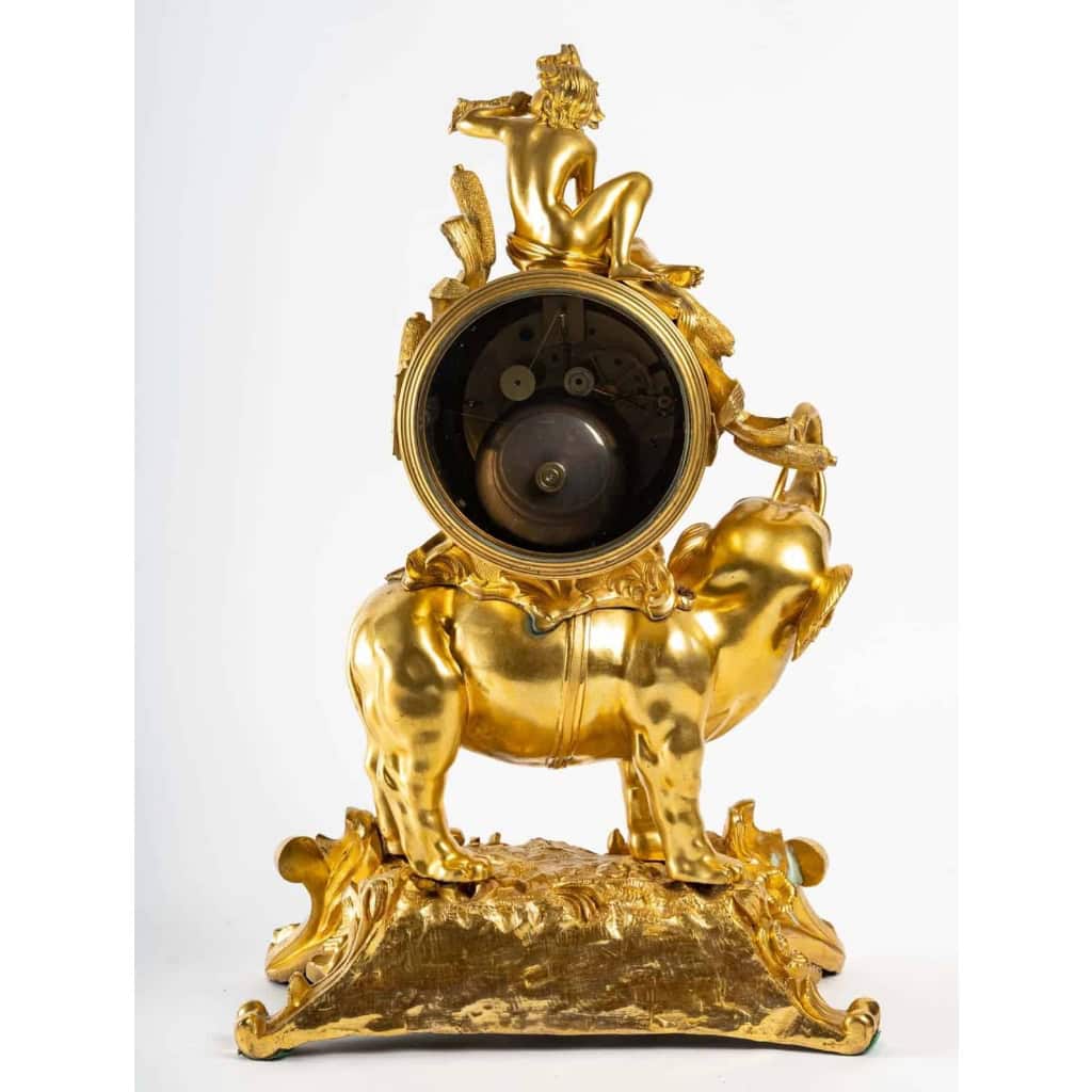 Pendule de style Louis XV. | Biron Pendule de style Louis XV.