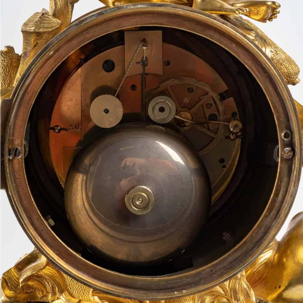 Pendule de style Louis XV. | Biron Pendule de style Louis XV.