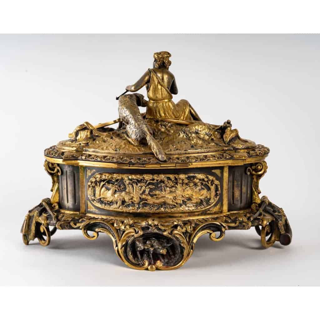 Boîte en bronze doré et argenté, XIXème siècle | Biron Boîte en bronze doré et argenté, XIXème siècle