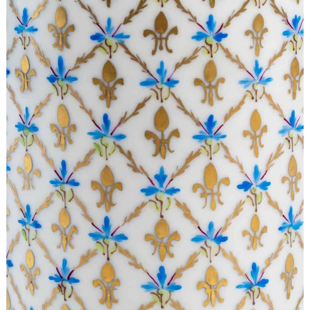 Pot couvert à fleurs de lys, Le Tallec, 1960 | Biron Pot couvert à fleurs de lys, Le Tallec, 1960