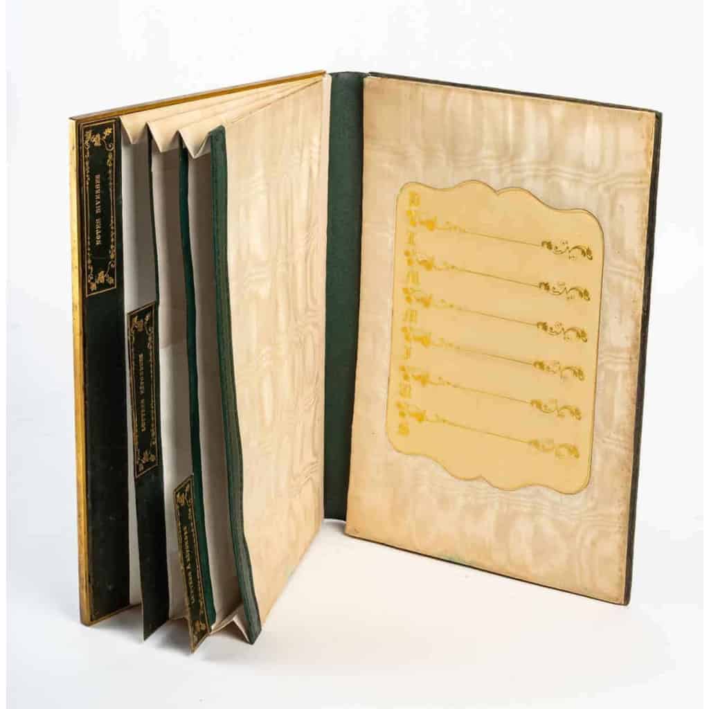 Atypique sous main en malachite Russe et bronze doré XIX siècle | Biron Atypique sous main en malachite Russe et bronze doré XIX siècle