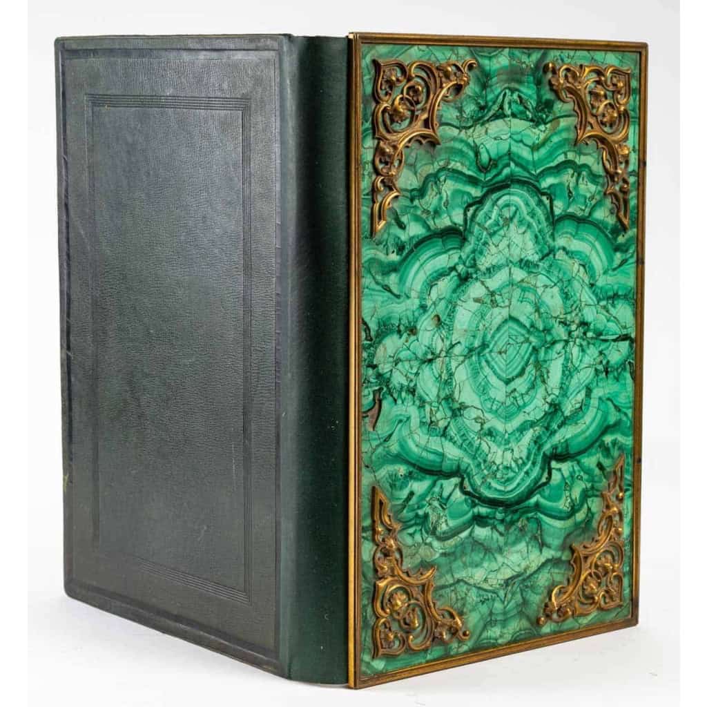 Atypique sous main en malachite Russe et bronze doré XIX siècle | Biron Atypique sous main en malachite Russe et bronze doré XIX siècle