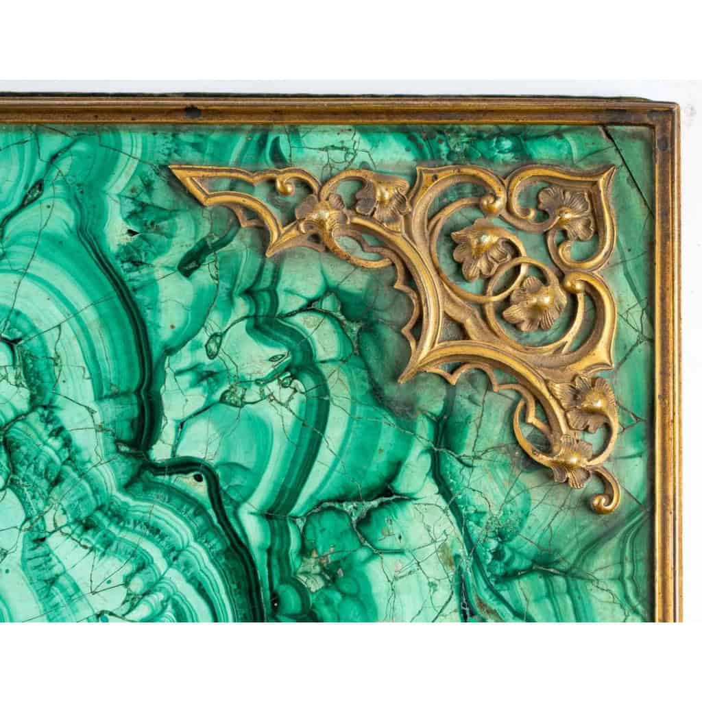 Atypique sous main en malachite Russe et bronze doré XIX siècle | Biron Atypique sous main en malachite Russe et bronze doré XIX siècle
