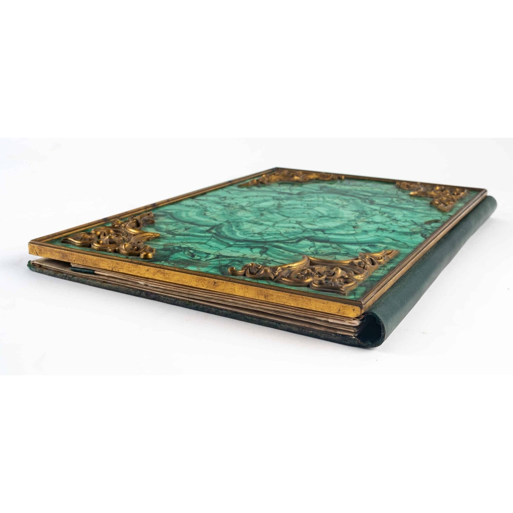 Atypique sous main en malachite Russe et bronze doré XIX siècle | Biron Atypique sous main en malachite Russe et bronze doré XIX siècle