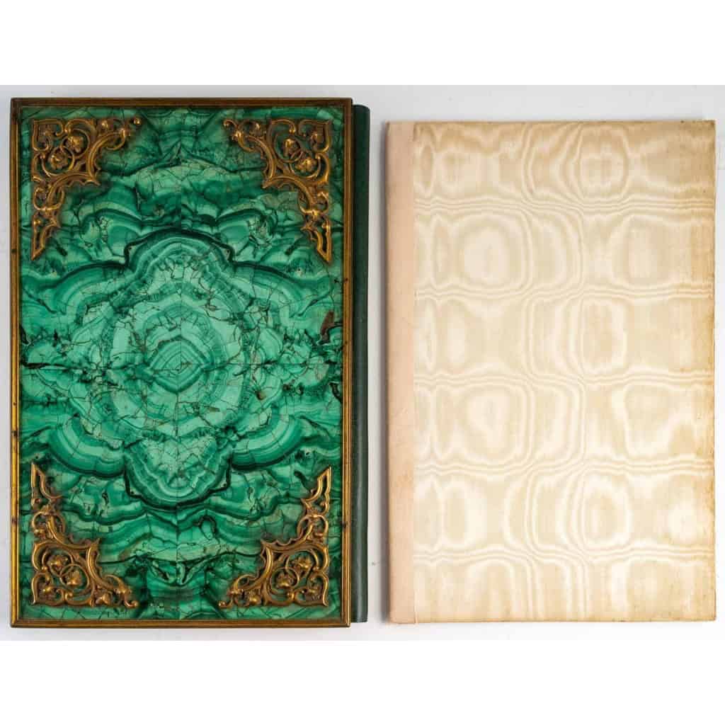 Atypique sous main en malachite Russe et bronze doré XIX siècle | Biron Atypique sous main en malachite Russe et bronze doré XIX siècle