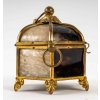 Coffret à bijoux, oeuf présentoir à parfum et petite boîte en écaille de tortue et laiton, XIXème siècle | Biron Coffret à bijoux, oeuf présentoir à parfum et petite boîte en écaille de tortue et laiton, XIXème siècle