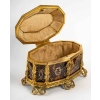 Coffret à bijoux, oeuf présentoir à parfum et petite boîte en écaille de tortue et laiton, XIXème siècle | Biron Coffret à bijoux, oeuf présentoir à parfum et petite boîte en écaille de tortue et laiton, XIXème siècle