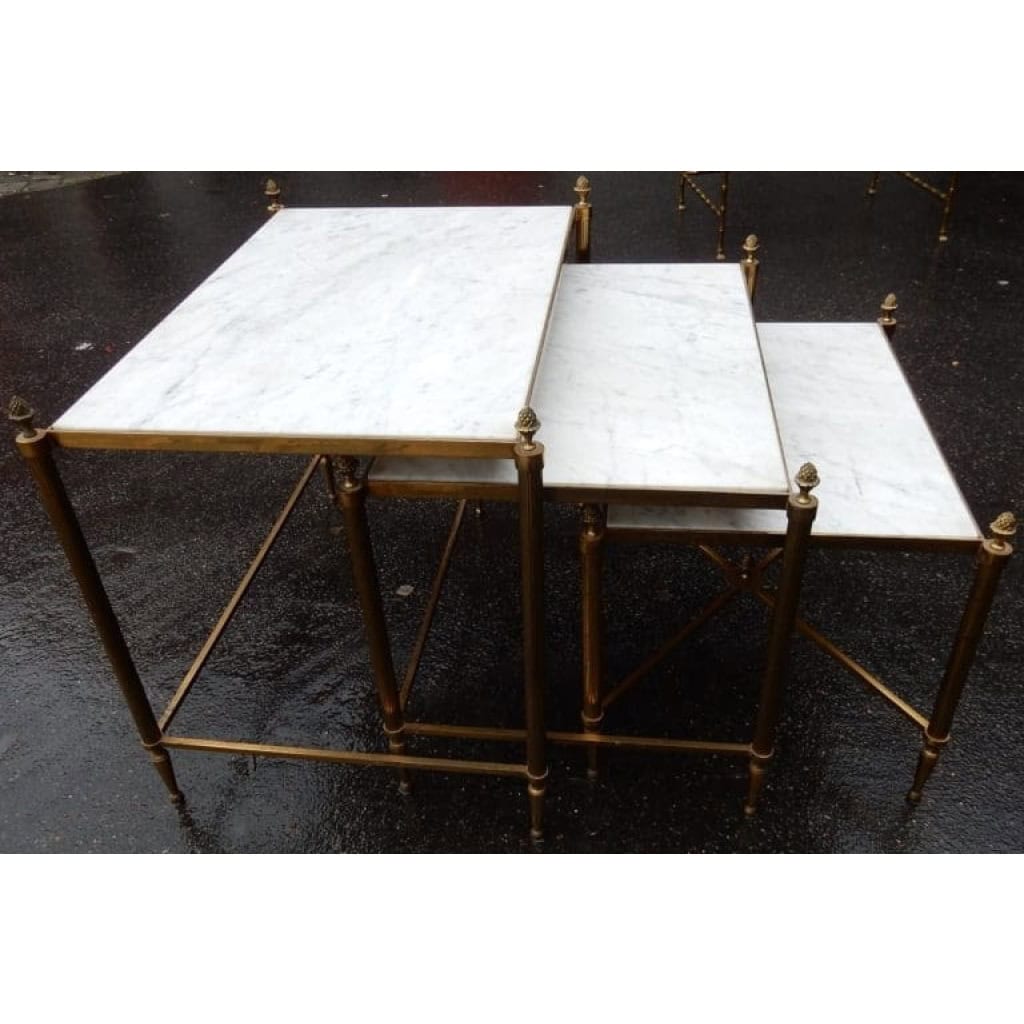 1970′ Tables Gigognes Maison Baguès, 3 Plateaux Marbre et Montants Cannelés à Pommes de Pin