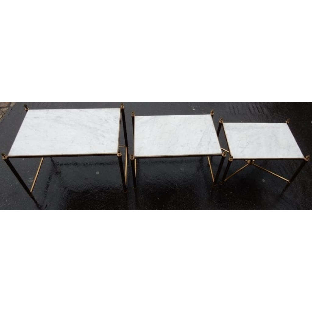 1970′ Tables Gigognes Maison Baguès, 3 Plateaux Marbre et Montants Cannelés à Pommes de Pin