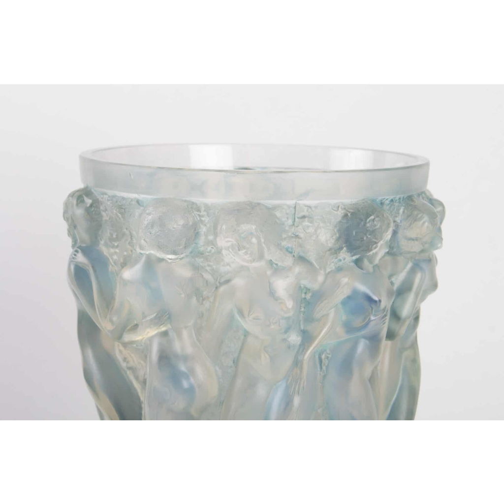 RENE LALIQUE (1860-1945) Vase « Bacchantes » Opalescent | Biron RENE LALIQUE (1860-1945) Vase « Bacchantes » Opalescent