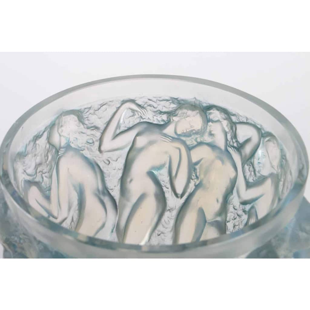 RENE LALIQUE (1860-1945) Vase « Bacchantes » Opalescent | Biron RENE LALIQUE (1860-1945) Vase « Bacchantes » Opalescent