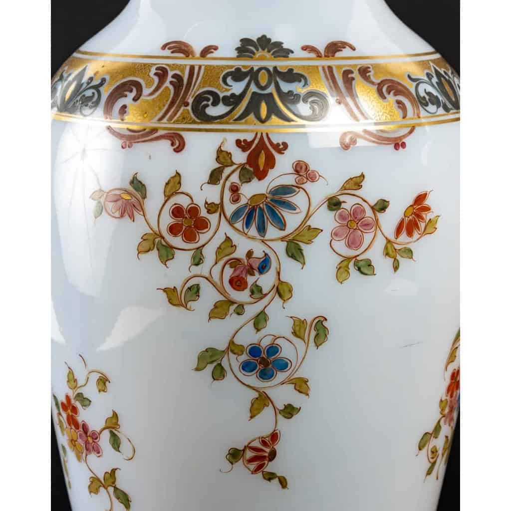 Paire de vases en opaline, XIXème siècle | Biron Paire de vases en opaline, XIXème siècle