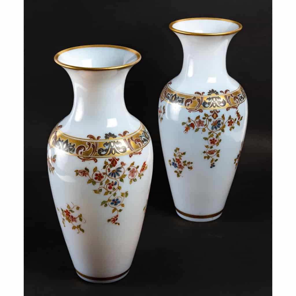 Paire de vases en opaline, XIXème siècle | Biron Paire de vases en opaline, XIXème siècle
