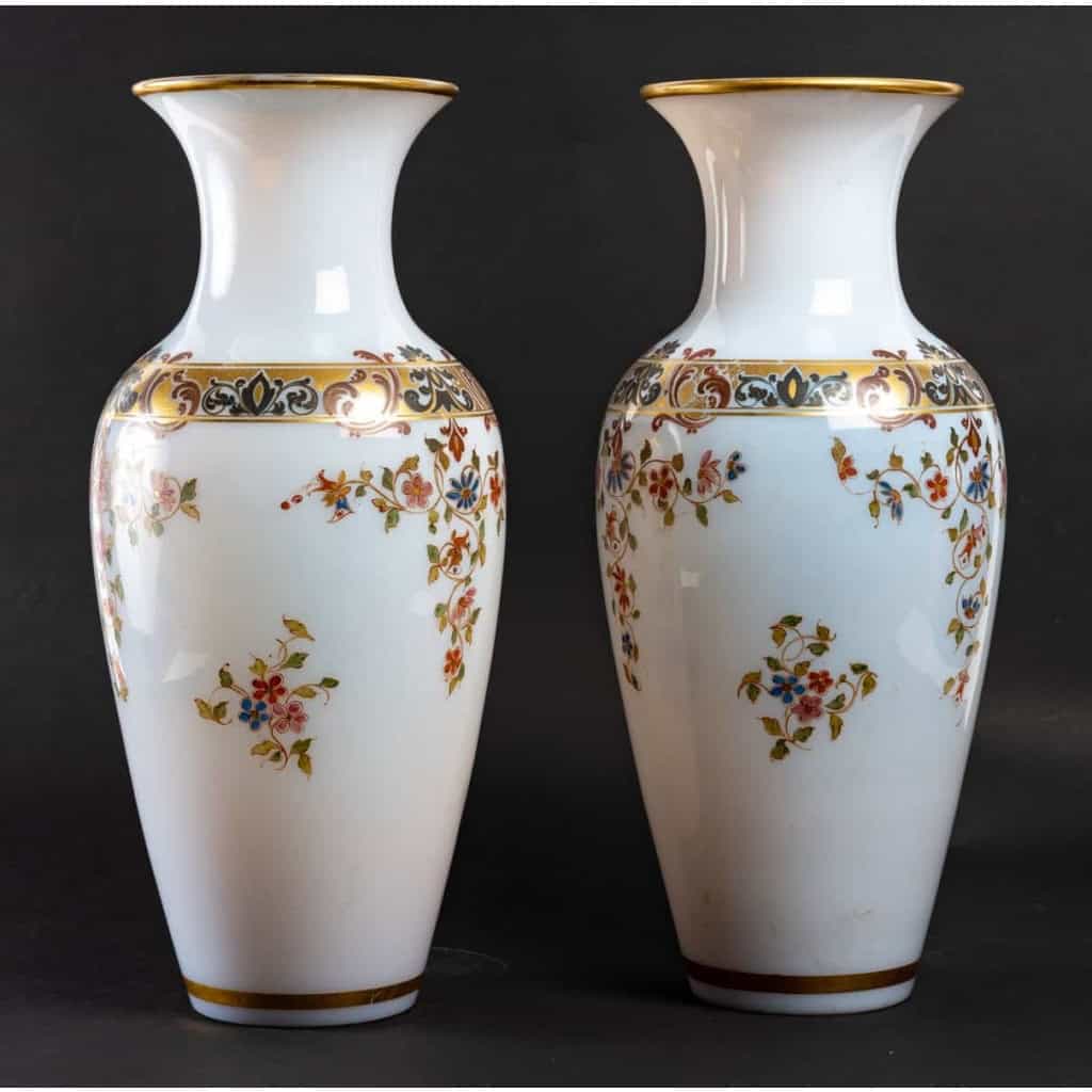 Paire de vases en opaline, XIXème siècle | Biron Paire de vases en opaline, XIXème siècle