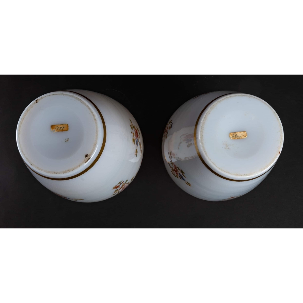 Paire de vases en opaline, XIXème siècle | Biron Paire de vases en opaline, XIXème siècle