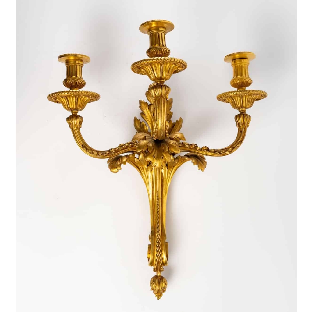 Série de quatre appliques en bronze doré. XIXème siècle.
